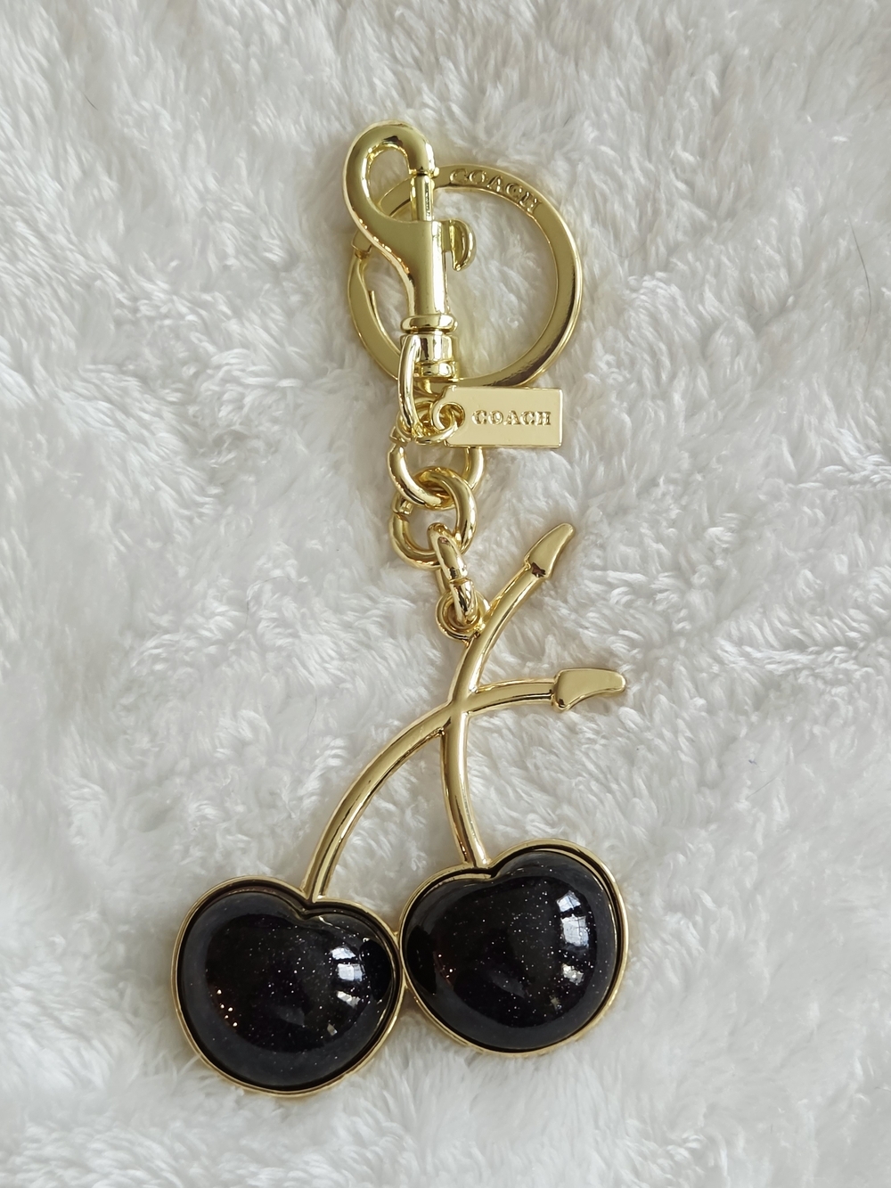 Fashion Jewelry Gold Keychain with Black Glitter Cherry Charm